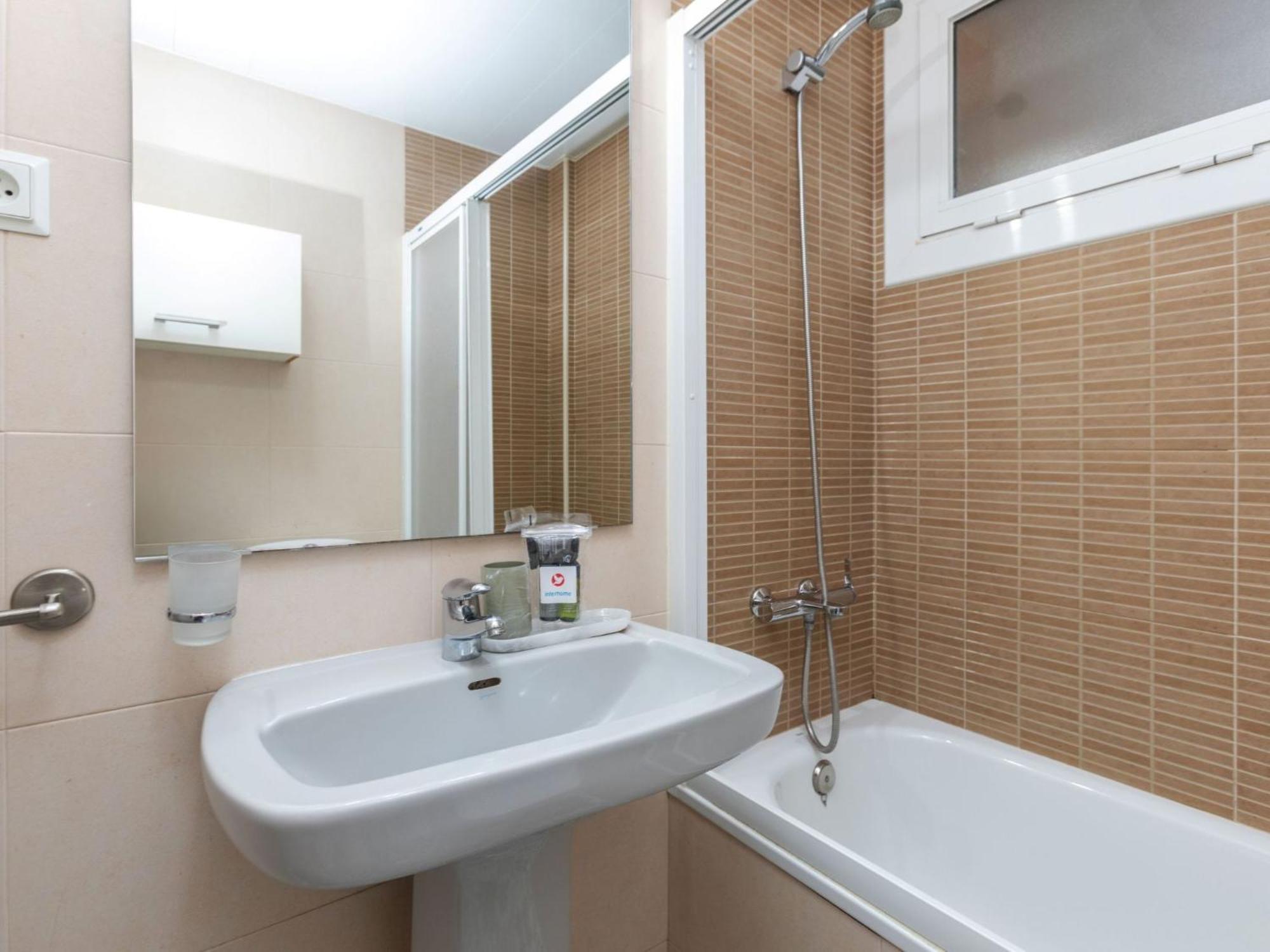 Apartment Eixample Esq Rocafort Diputacio By Interhome Barcelona Exterior photo